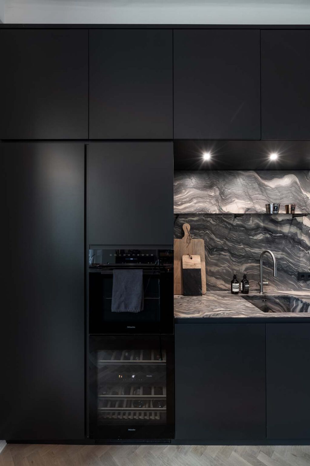Küche: Black Kitchen