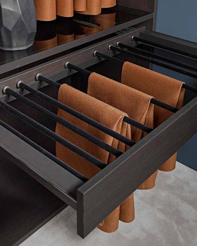 Tischlerei-Wendt-Inspiration-Ankleide-Maßgeschneidert-Aufhaengung