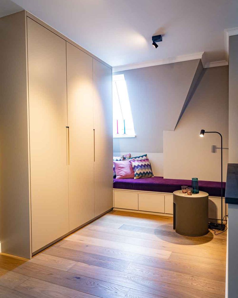 Tischlerei-Wendt-Inspiration-Projekt-FamilieAn.-Hamburg-Modern-Living-Flur-Einbauschrank-Sitzbank
