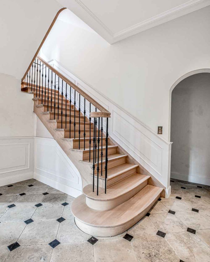 Tischlerei-Wendt-Inspiration-Projekt-FamilieAr-Elegantes-Wohnen-Diele-Treppe-Tischlerarbeit-Hamburg