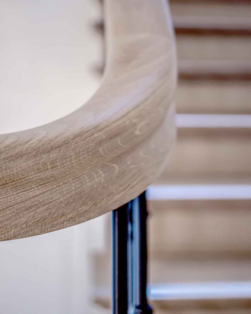 Tischlerei-Wendt-Inspiration-Projekt-FamilieAr-Elegantes-Wohnen-Treppenhaus-Treppe-Tischlerarbeit-Hamburg-Gelaender