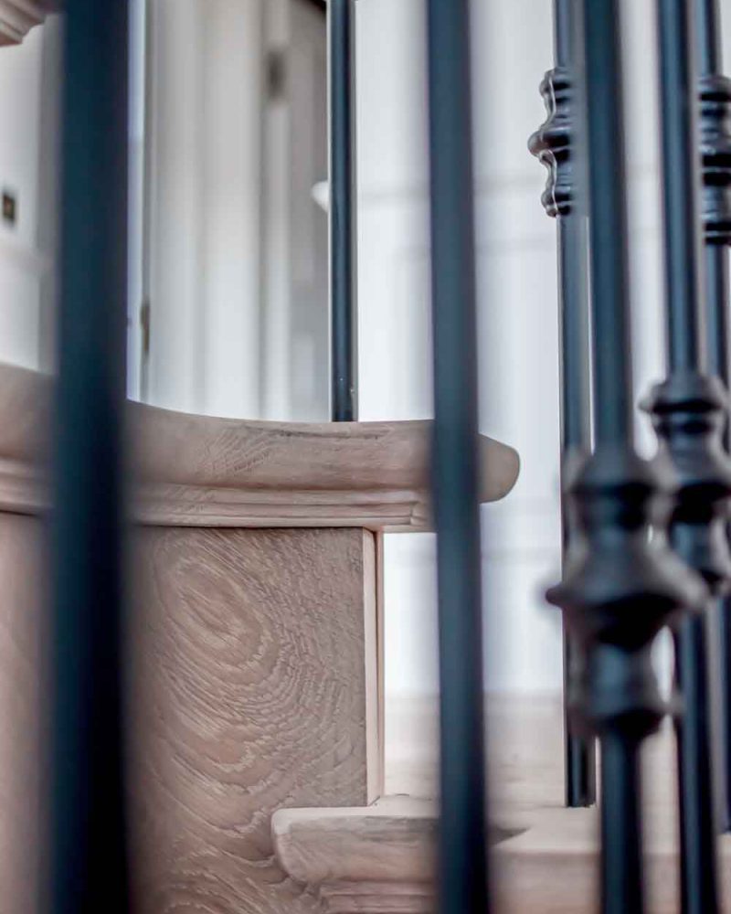 Tischlerei-Wendt-Inspiration-Projekt-FamilieAr-Elegantes-Wohnen-Treppenhaus-Treppe-Tischlerarbeit-Hamburg-Treppenstufen