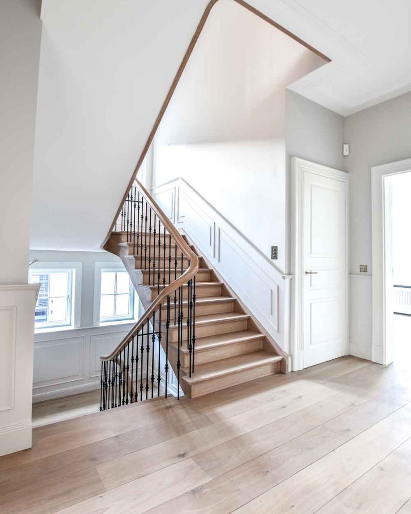 Tischlerei-Wendt-Inspiration-Projekt-FamilieAr-Elegantes-Wohnen-Treppenhaus-Treppe-Tischlerarbeit-Hamburg