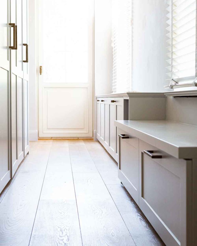 Tischlerei-Wendt-Inspiration-Projekt-FamilieSch-Zeitlose Eleganz-Tischlerarbeit-Hamburg-Ankleide-Einbauschrank