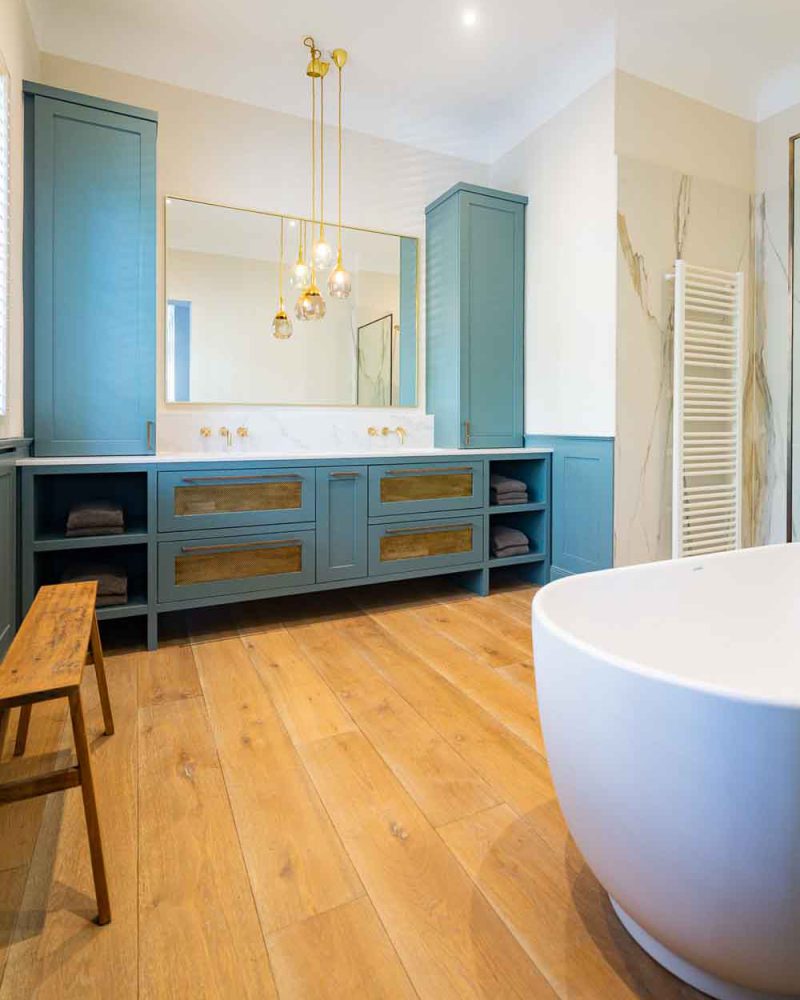 Tischlerei-Wendt-Inspiration-Projekt-FamilieSch-Zeitlose Eleganz-Tischlerarbeit-Hamburg-Badezimmer-Einbauschrank