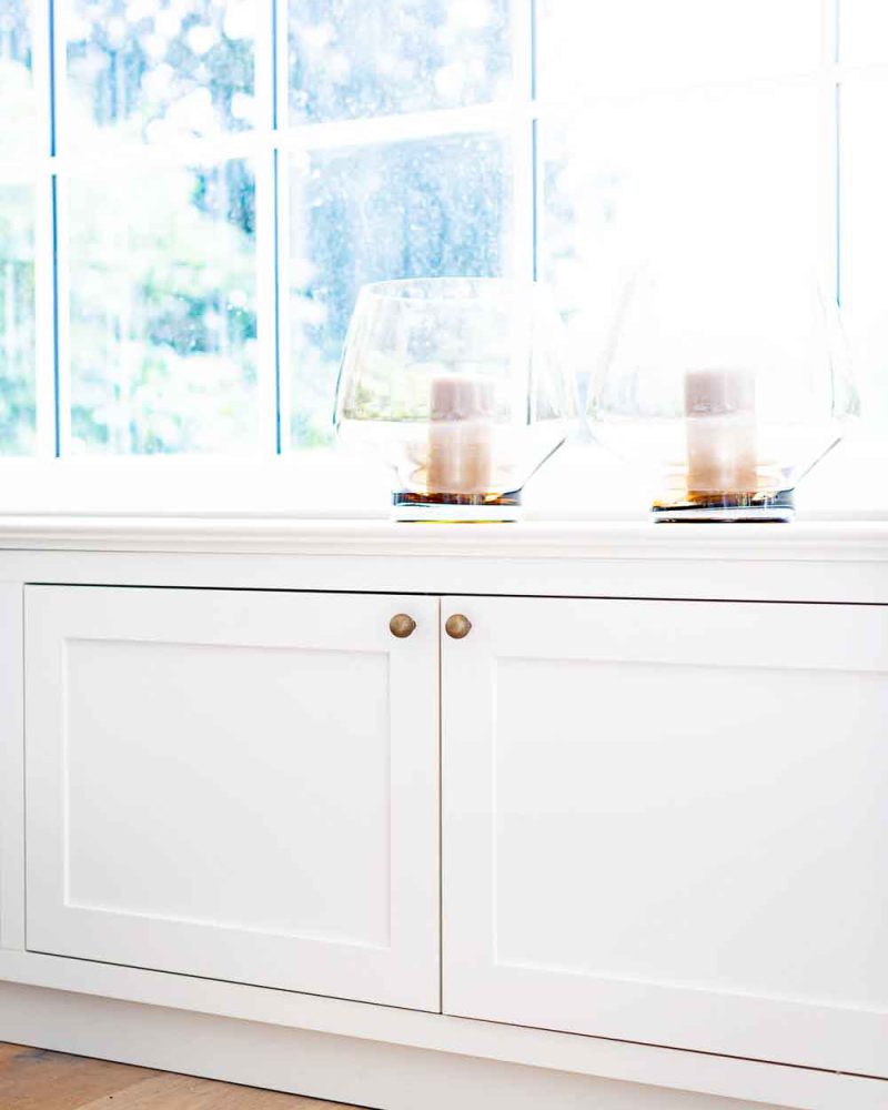 Tischlerei-Wendt-Inspiration-Projekt-FamilieSch-Zeitlose Eleganz-Tischlerarbeit-Hamburg-Wohnzimmer-Fensterbak-Einbauschrank