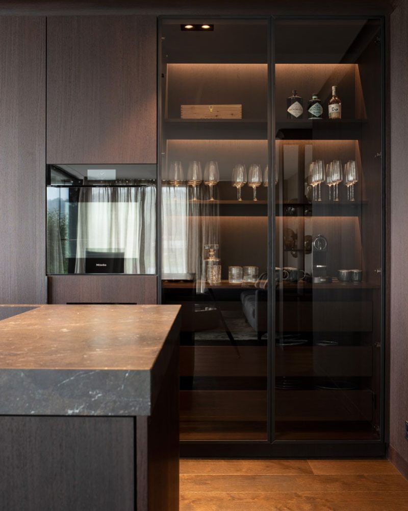 Tischlerei-Wendt-Kueche-Wenge-Glastuer