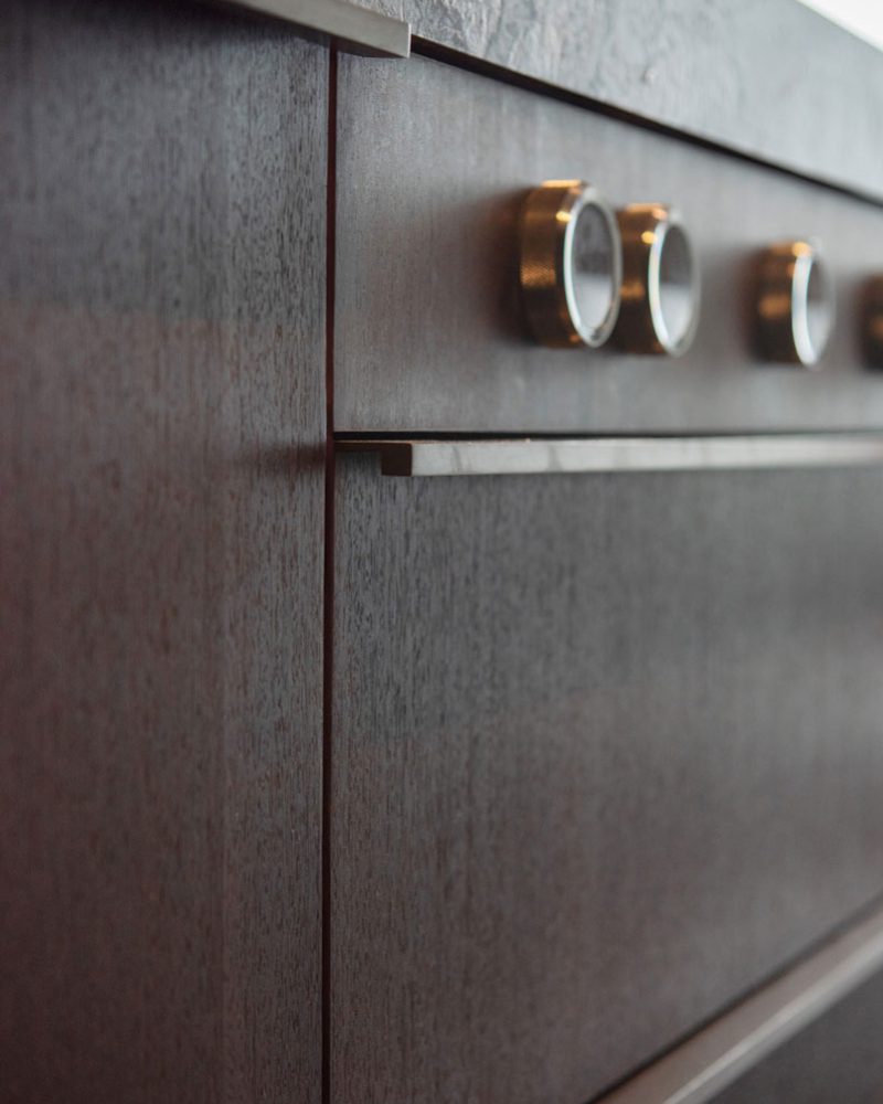 Tischlerei-Wendt-Kueche-Wenge-Mittelblock-Detail