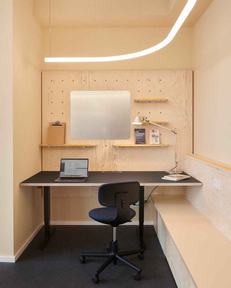 Tischlerei-Wendt-TranMarTech-Kiel-Office-Arbeitsplatz2